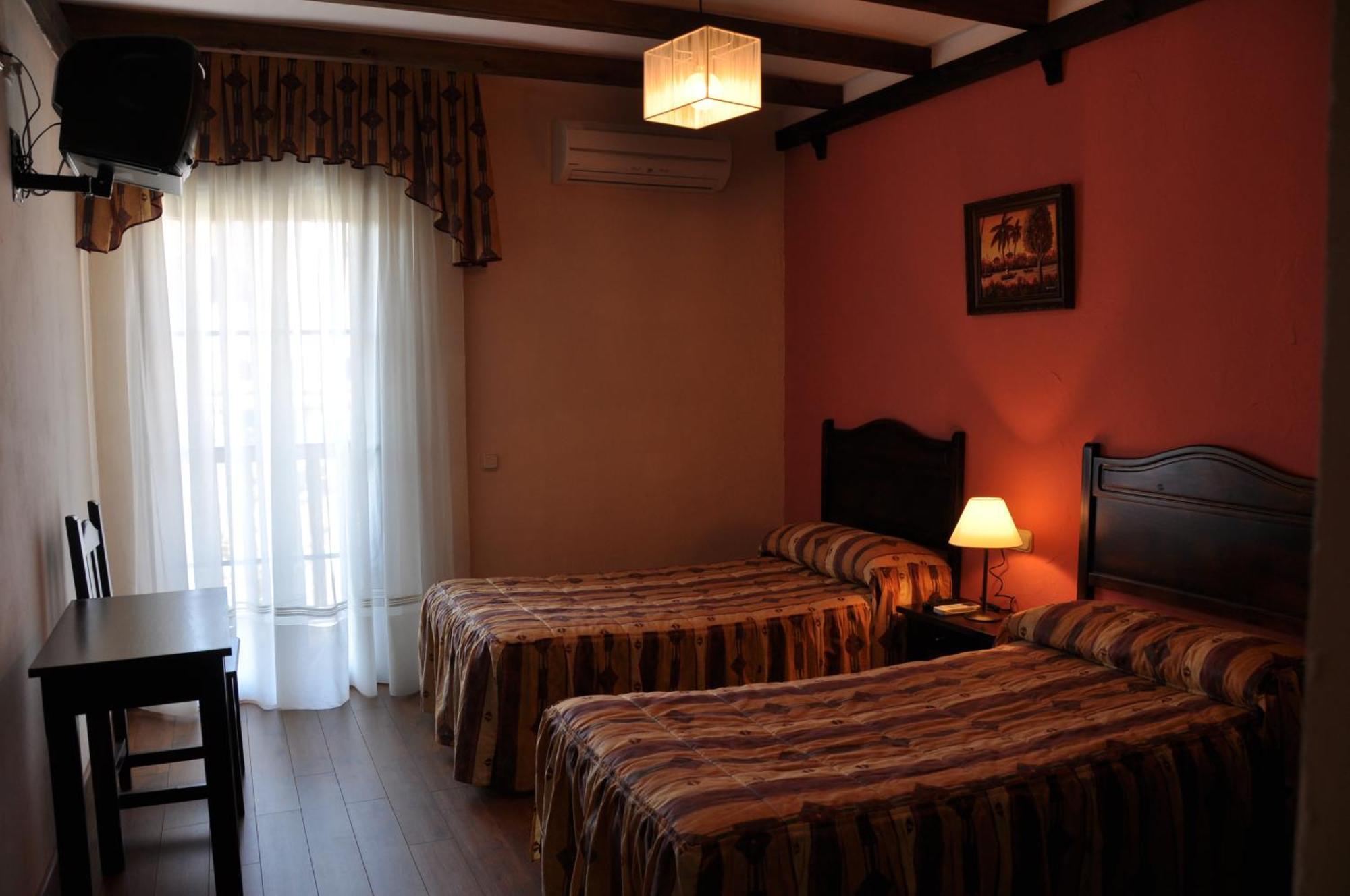 Apartamentos El Mirador Del Soto Sotoserrano Quarto foto