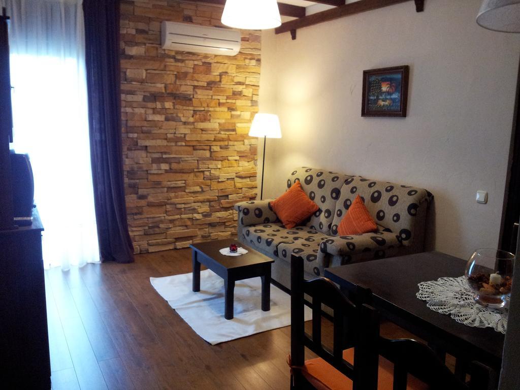 Apartamentos El Mirador Del Soto Sotoserrano Exterior foto